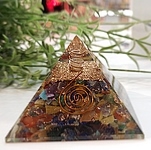 Pyramide Orgonite 7 chakras